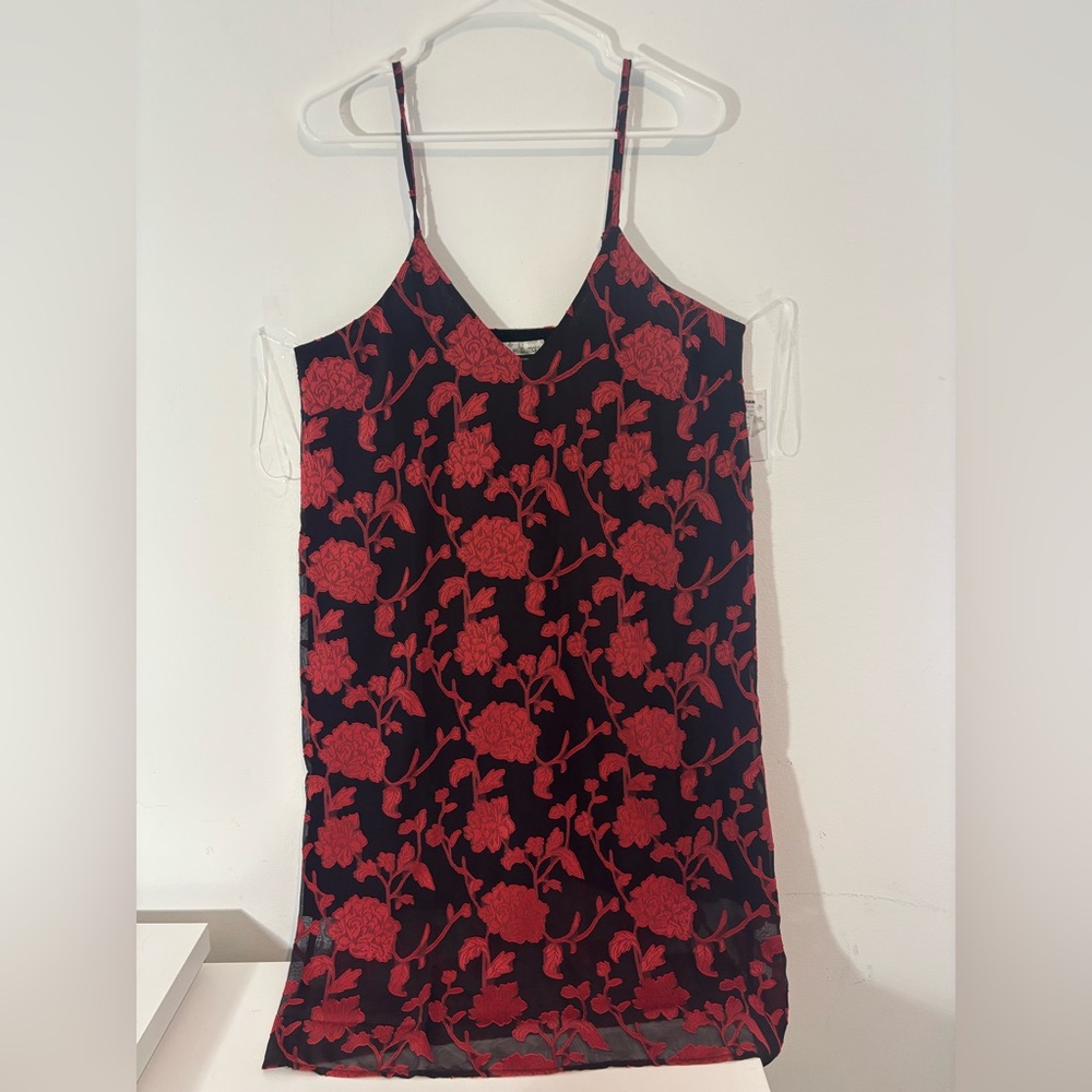 Wild Moss Medium NWT BlackRed Floral Slip Dress VNeck Adjustable Strap Cocktail